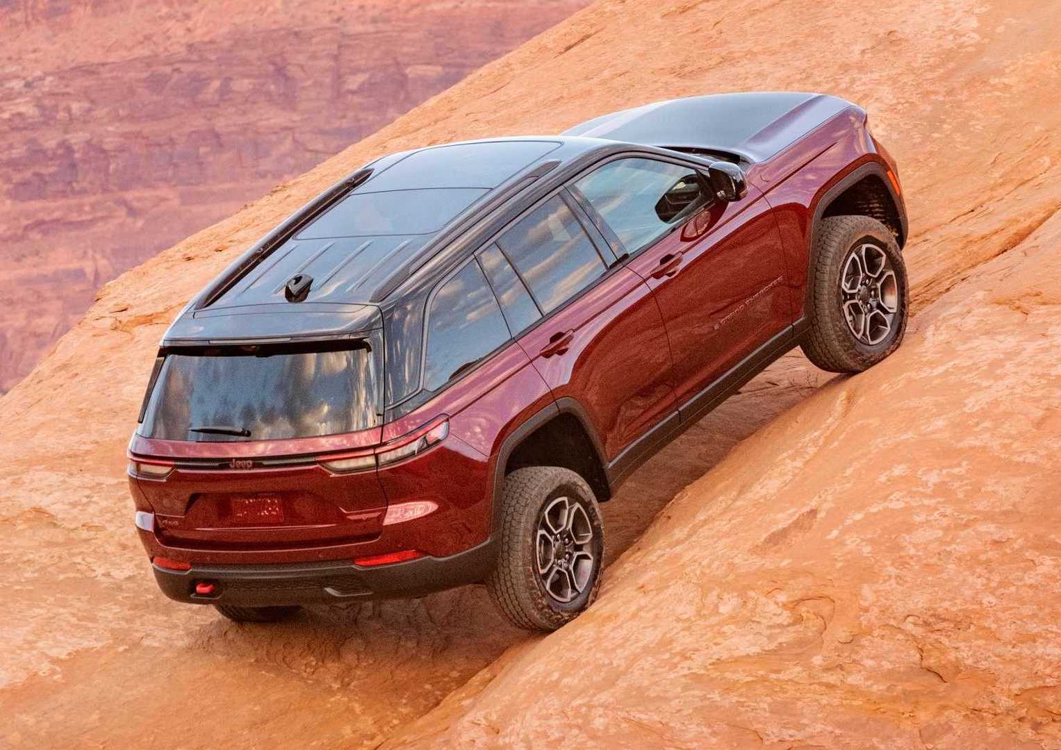 2022 Jeep Grand Cherokee .. Its here to compete